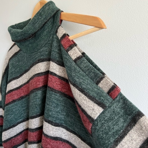 Y2K CY Fashion One Cold Shoulder Long Sleeves Turtleneck Pullover Sweater Small - Picture 2 of 5